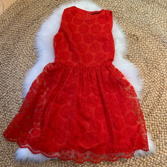 Red lace mini dress by Zara - Picture 2 of 4